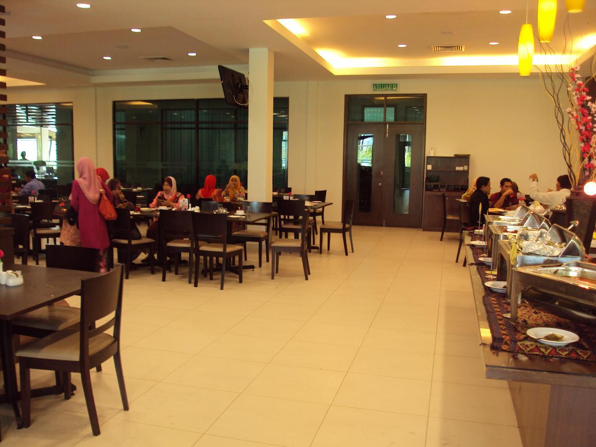 Hotel Felda residencia Tanjung Leman Jemaluang Exterior foto