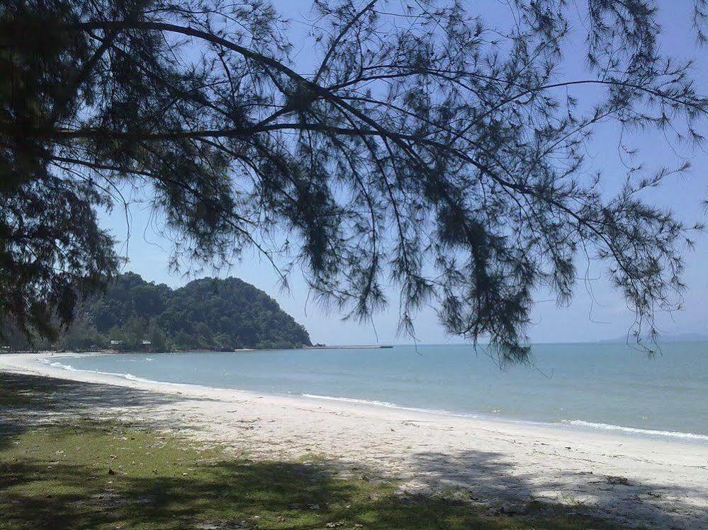 Hotel Felda residencia Tanjung Leman Jemaluang Exterior foto